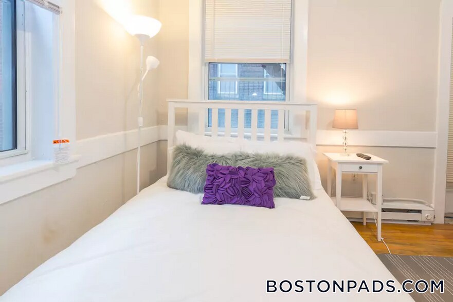 Building Photo - 161 Endicott St