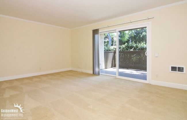 Building Photo - Charming 1Bdm 1Ba Condo in La Jolla