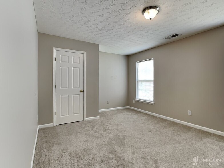Building Photo - 298 Arrowhead Dr