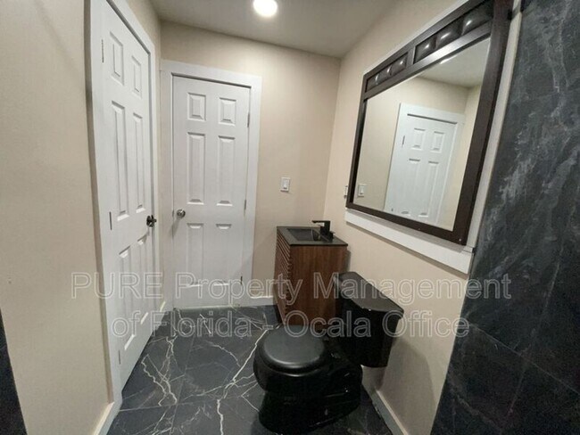 Building Photo - 4211 SW 6th Ave