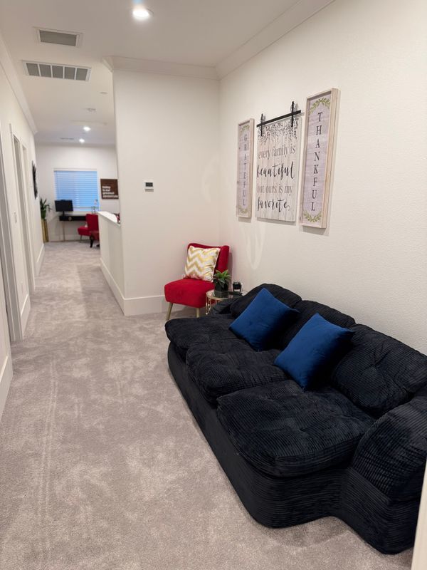 Building Photo - 1060 Beacon St