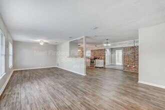 Building Photo - 3312 Pickwick Dr S