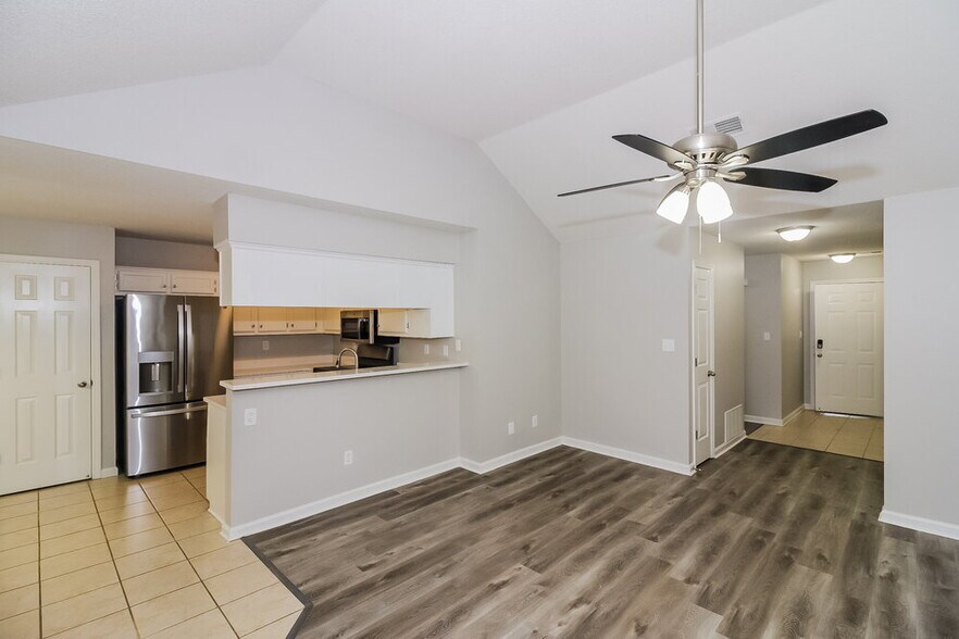 Building Photo - 9301 Charly Hill Ln