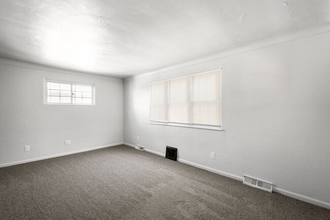 Building Photo - Stunning 4 Bedroom home in North Versailles available February 1st!