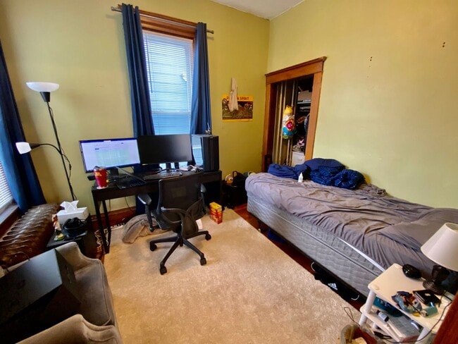 Building Photo - SPACIOUS 4BD House near U of M & Dinky Town! Avail. 9/1/26!