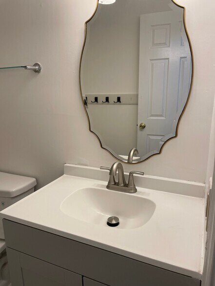 Building Photo - 366 Independence Dr