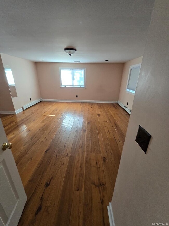 Building Photo - 276 Quaker Rd