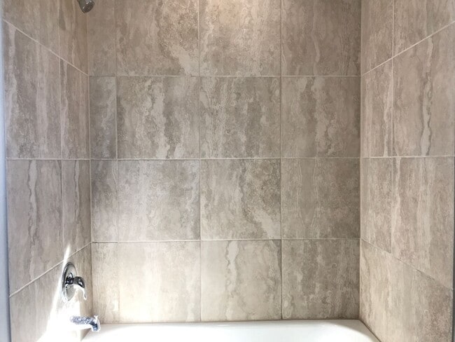 Building Photo - Town home for rent