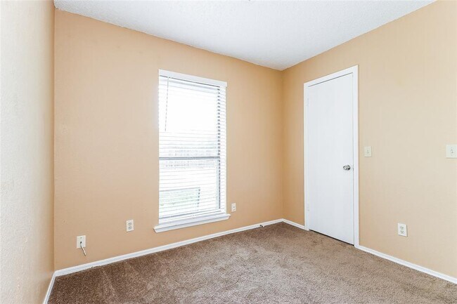 Building Photo - 100 N Eastgate Dr