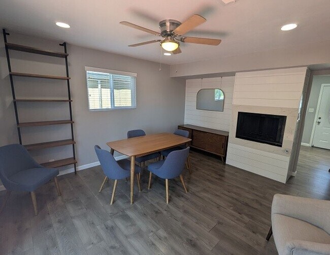 Building Photo - 3 Bedroom - 1 Bath House in San Diego