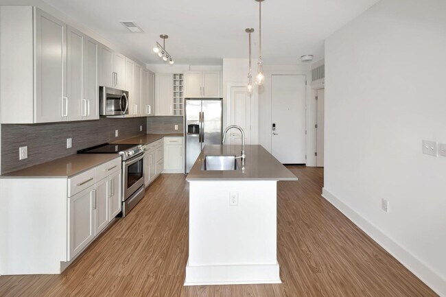 Building Photo - 650 E Brooklyn Vlg Ave