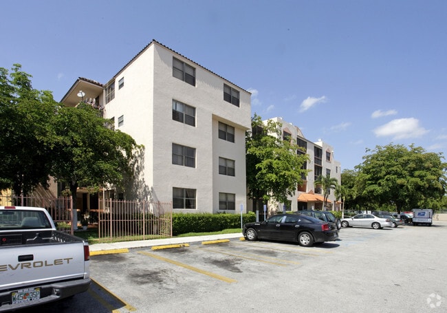 Building Photo - Vista Del Lago IV