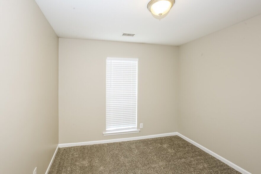 Building Photo - 3037 Old Ironside Dr