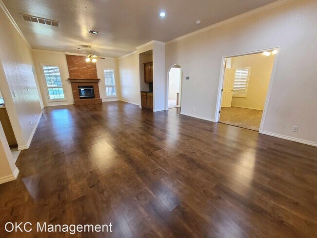 Building Photo - 3 br, 2.5 bath House - 4005 NE 138th Terr