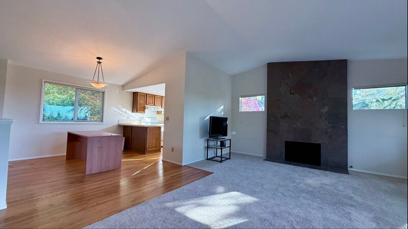 Building Photo - 215 19th Ave