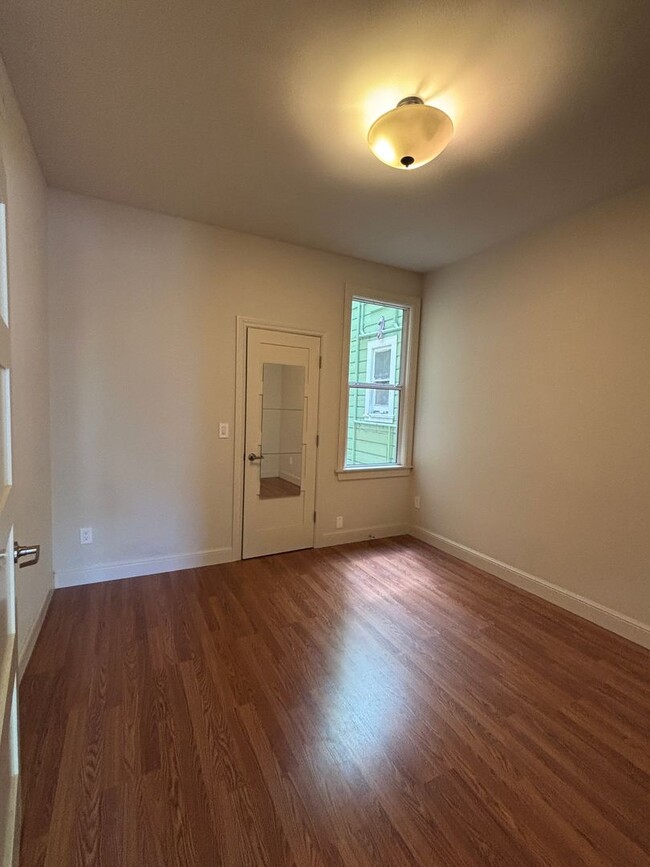 Building Photo - 2264