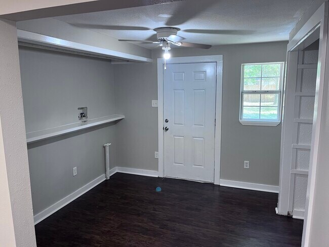 Building Photo - 3113 Babin Dr