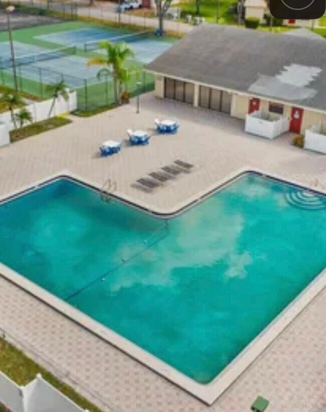 Building Photo - 3590 Blue Lake Dr