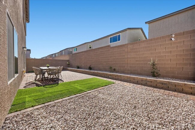 Building Photo - 7411 Legacy Pt St