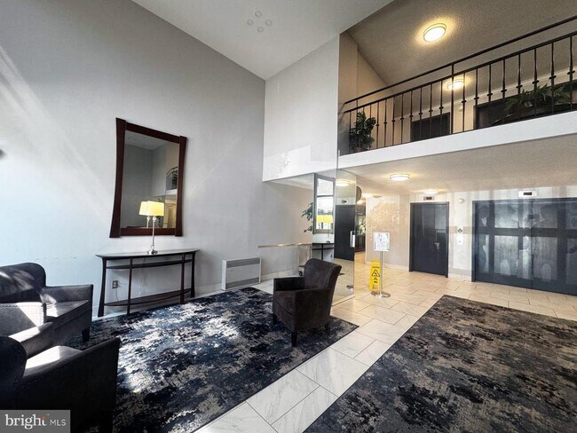 Building Photo - 2059 Huntington Ave