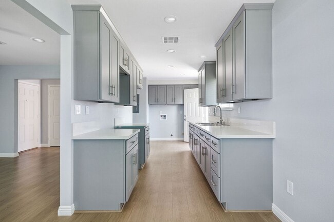 Building Photo - HALF OFF 1ST MONTH RENT- 2 Bedroom/ 2 bathroom condo (Front Unit)