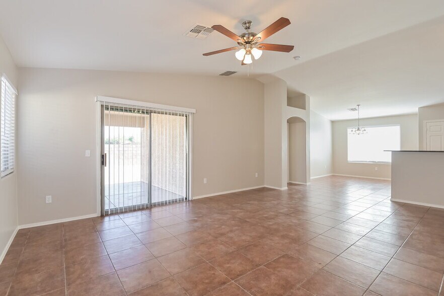 Building Photo - 7103 S Providence Dr