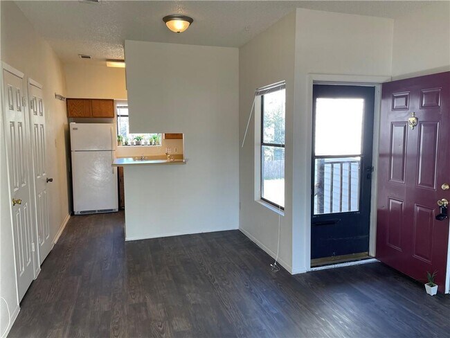 Building Photo - 2415 W Slaughter Ln