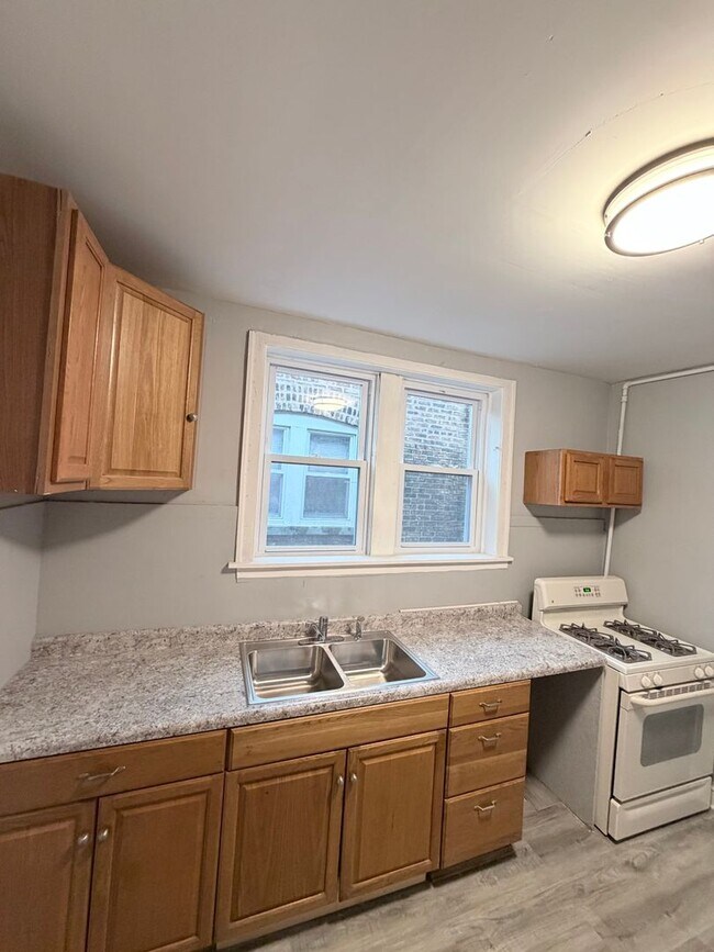 Building Photo - 10625 S Calumet Ave