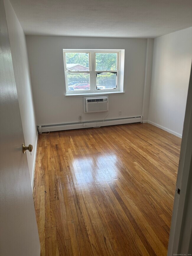 Building Photo - 70 Farmington Ave