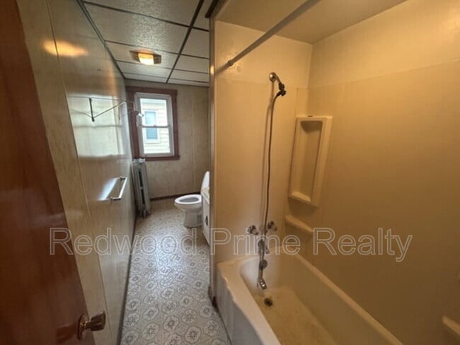 Building Photo - 645 Coleman Ave