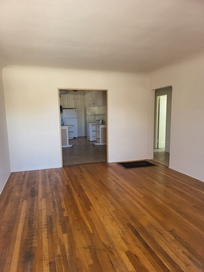 Building Photo - 324 Monroe St NE