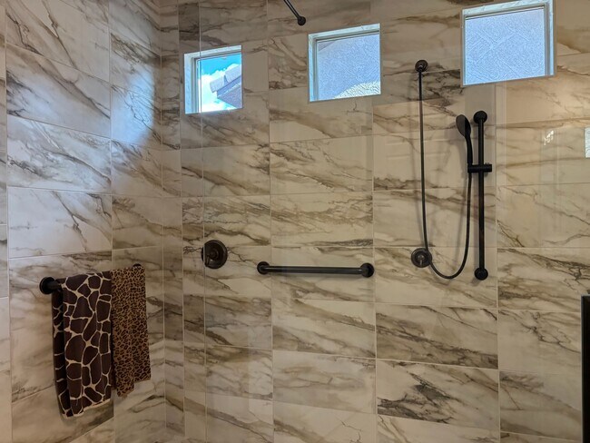 Building Photo - 55+ Furnished Short Term Dove Mountain Beauty