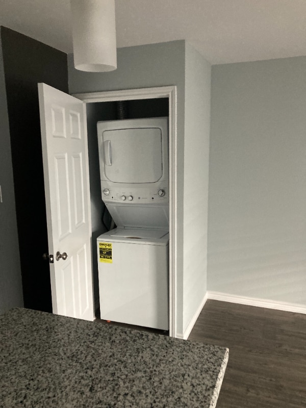 Building Photo - 2109 Kerria Ave