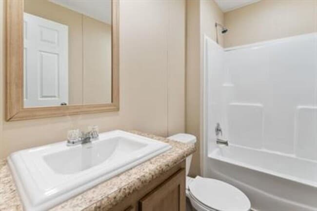 Building Photo - 135 Southlake Dr.