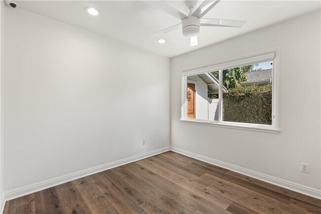 Building Photo - 6515 Kenwater Ave