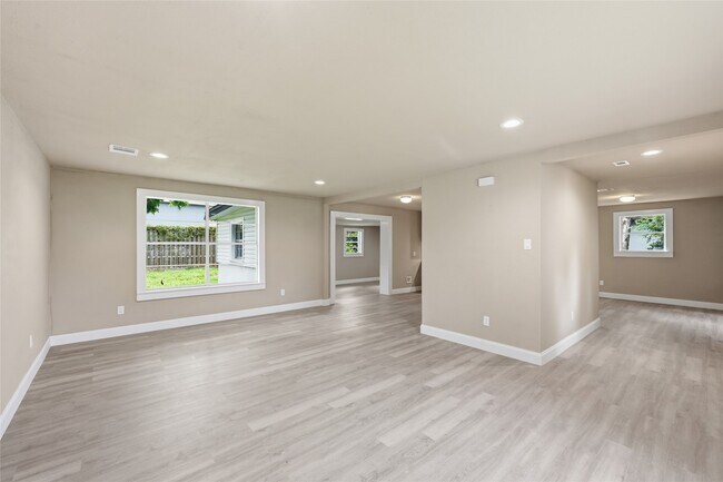 Building Photo - 3930 Hartel St