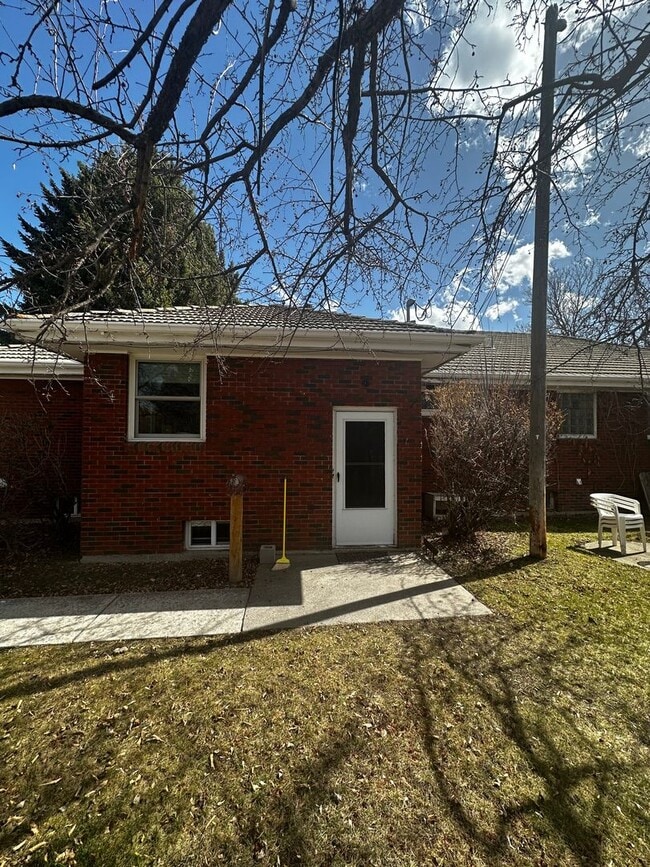 Building Photo - Two Bedroom Apartment Steps from Camus