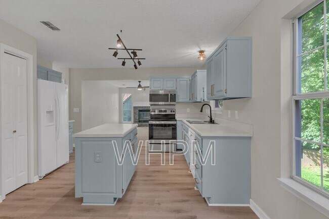 Building Photo - 1152 White Mountain Ln