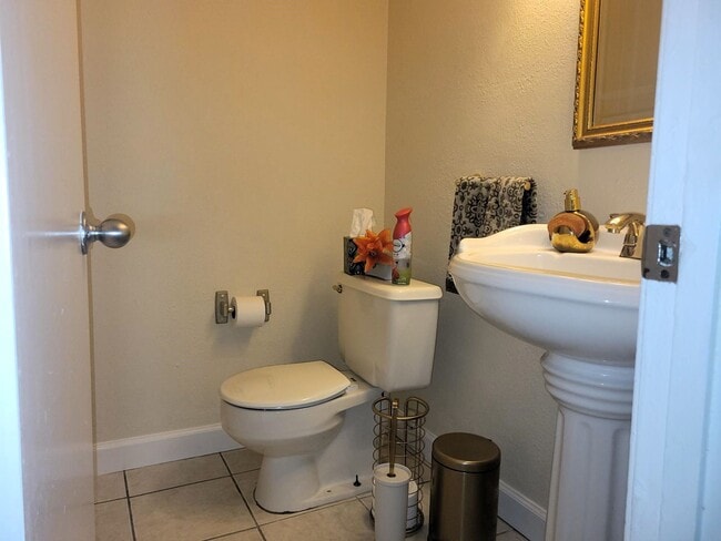 Building Photo - 10813 Sandpiper Dr