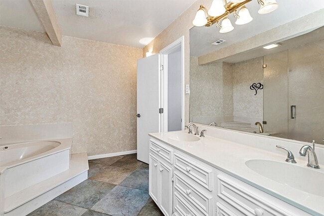 Building Photo - 50 April Point Dr S