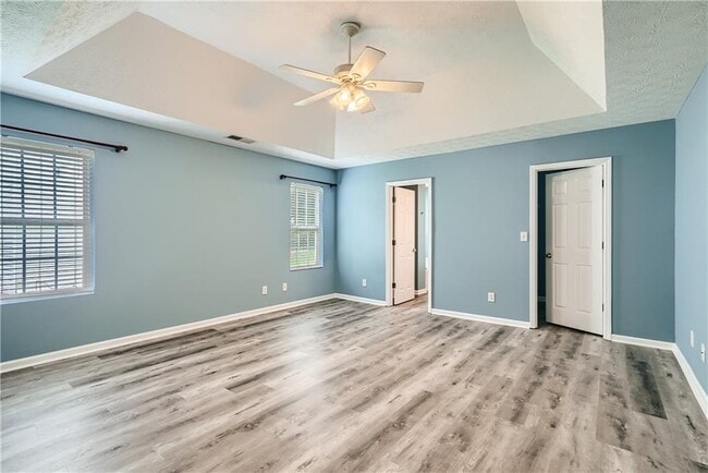 Building Photo - 615 Chandon Way