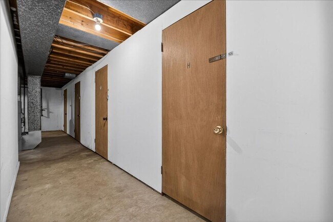 Building Photo - Heck'n Hopeful