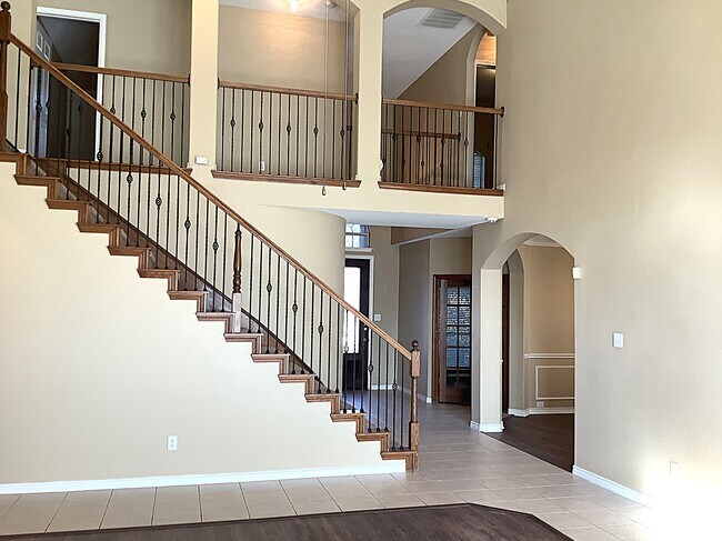 Building Photo - 107 Monticello Dr