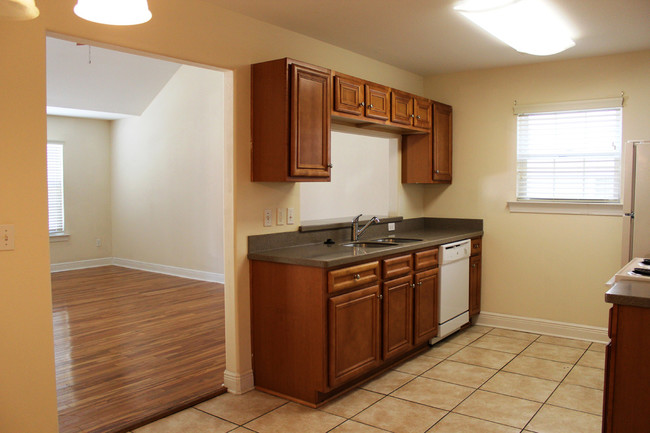 Building Photo - Cedarbrook Court