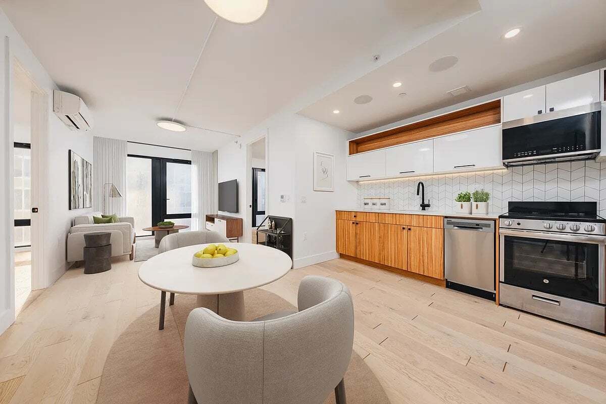 Building Photo - 60 W 125th St