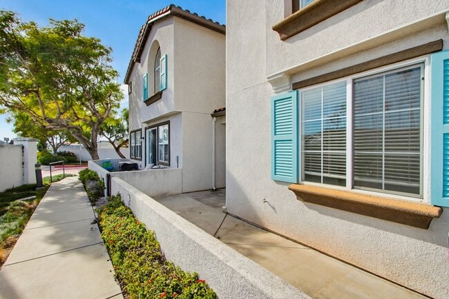 Building Photo - Oceanside - Pelican Cove Townhouse!