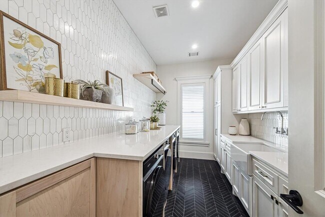 Building Photo - 4536 Mimosa Dr