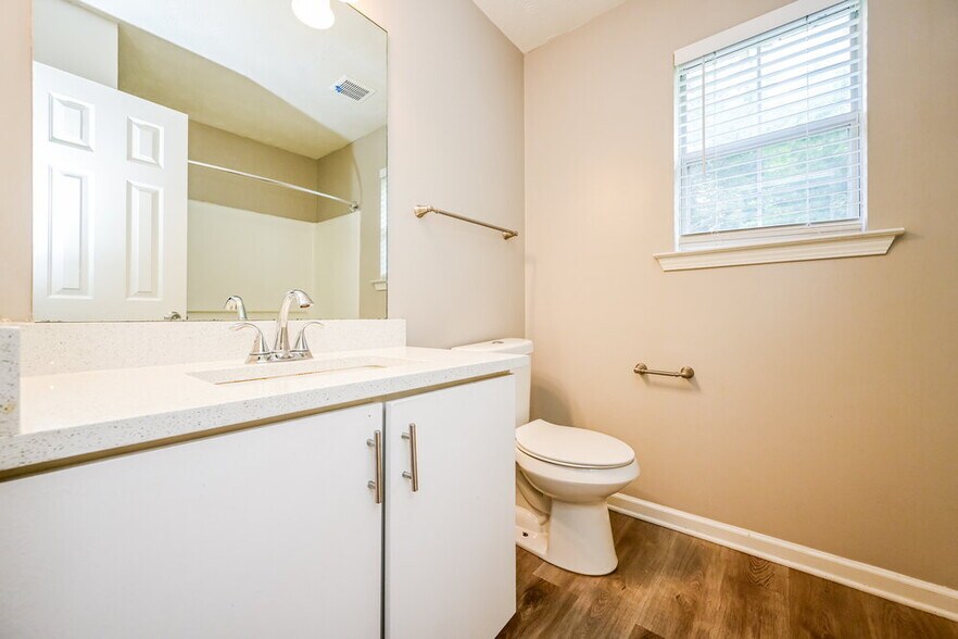 Building Photo - 409 Grove Park Dr