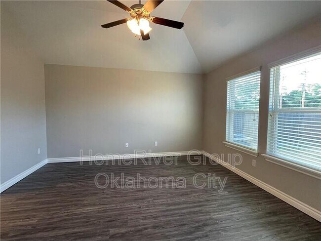 Building Photo - 1017 Merlin Dr