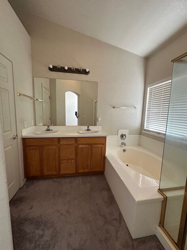 Building Photo - 3527 Griffith Dr